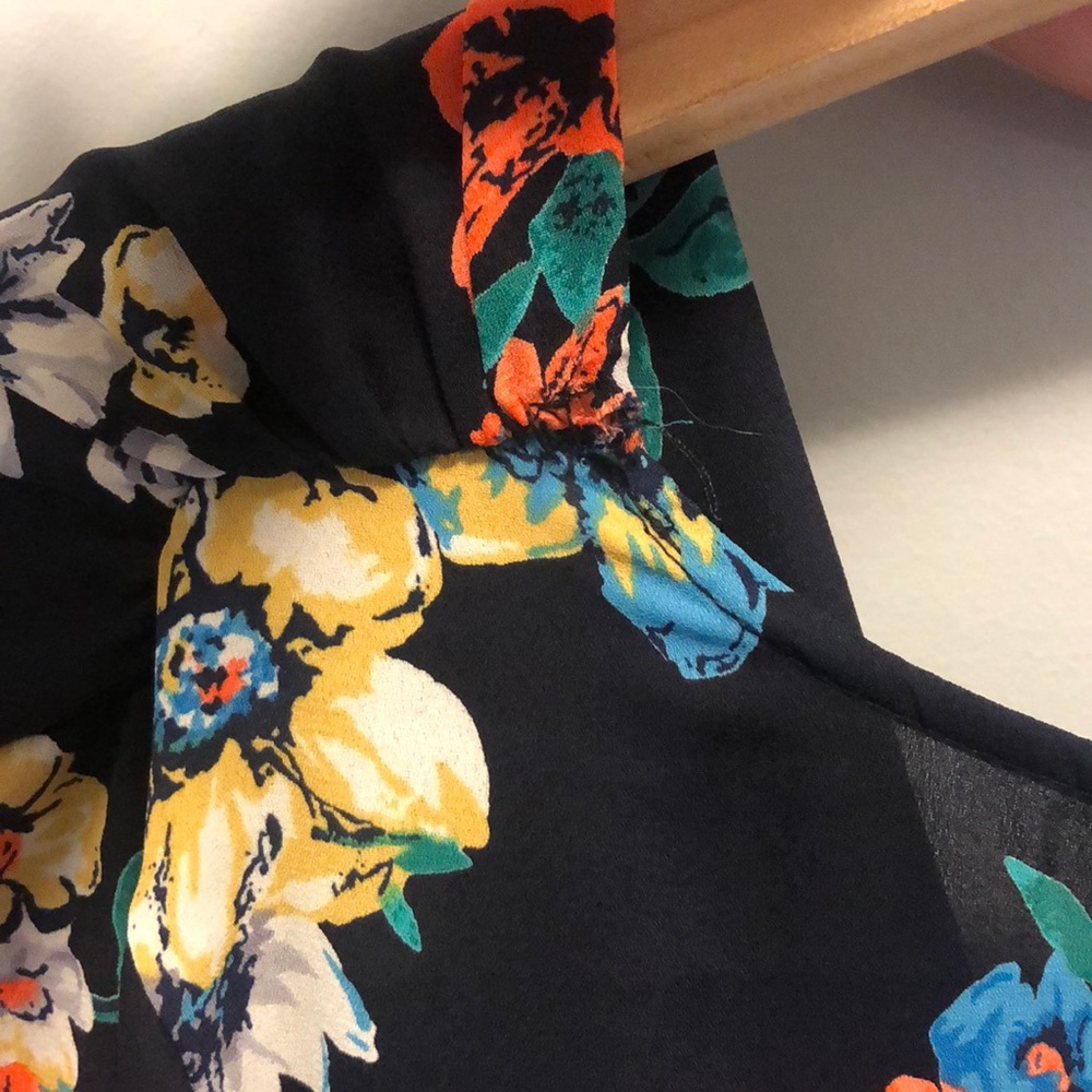 Ruffled bottom romper - Picture 6 of 6